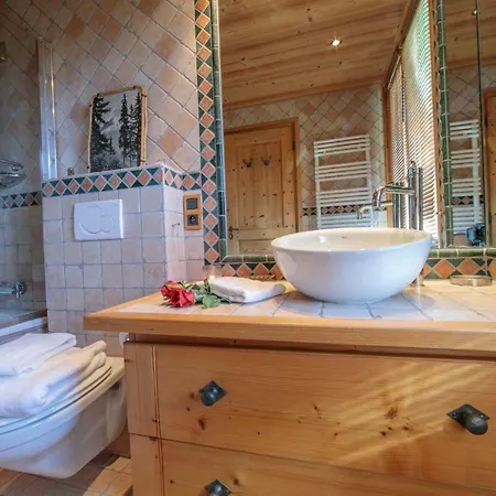 Chalet Sainte-foy-l'argentiere Chalet Sleeps 8